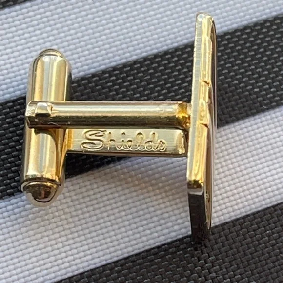 Shields Fifth Avenue Gold Rectangle Cufflinks - Picture 8 of 13